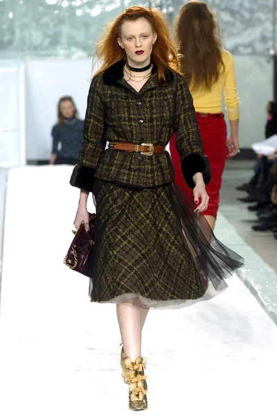 Look 10